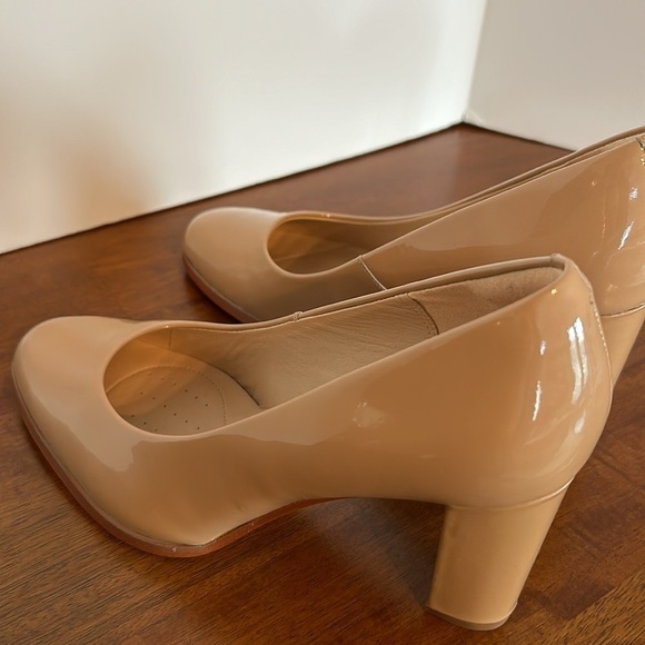 Clarks Kaylin Cara 2 Block Heels Size US 8.5 M Nude Color - Picture 4 of 16